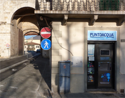Foto della fontanella ubicata in piazza Mercatale 