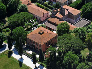 Foto aerea di Villa Maya e della campagna circostante