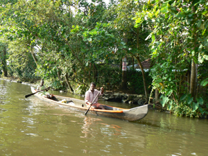 due uomini in canoa