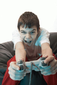 Foto di ragazzo che utilizza un videogioco