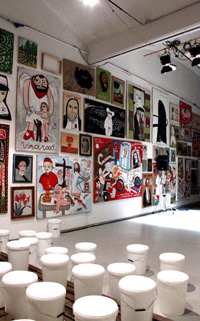 Immagini del corridoio e dei quadri di Giovanni De Gara 