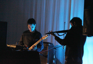Due musicisti che suonano 