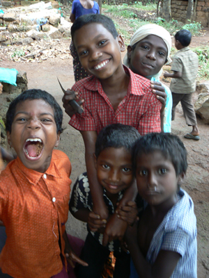 bambini indiani che ridono