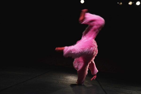 foto dello spettacolo 'Il colore rosa' tratta dal sito del Metastasio