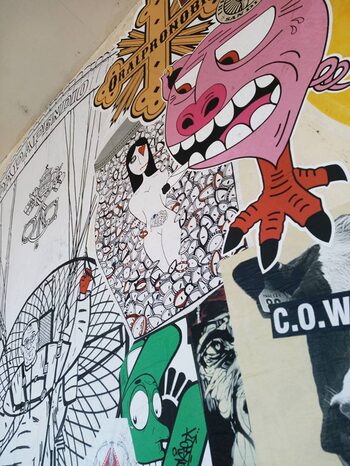 Parte del muro realizzato durante il World Wide Wall dove spiccano le opere degli artisti C_ska e Tzingtao